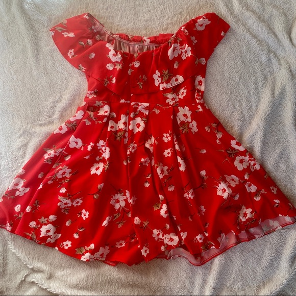 Red Off-the-Shoulder Romper - Picture 3 of 4